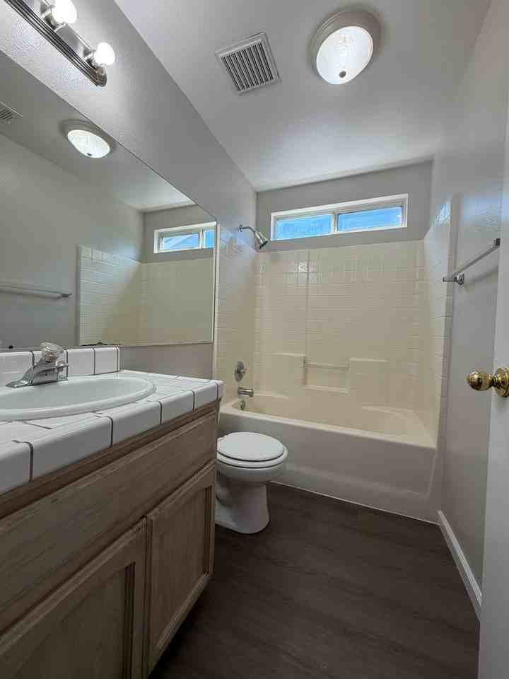 945 La Dawna St - Photo 4 of 13