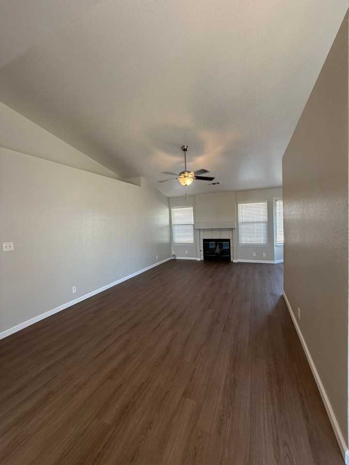 945 La Dawna St - Photo 5 of 13