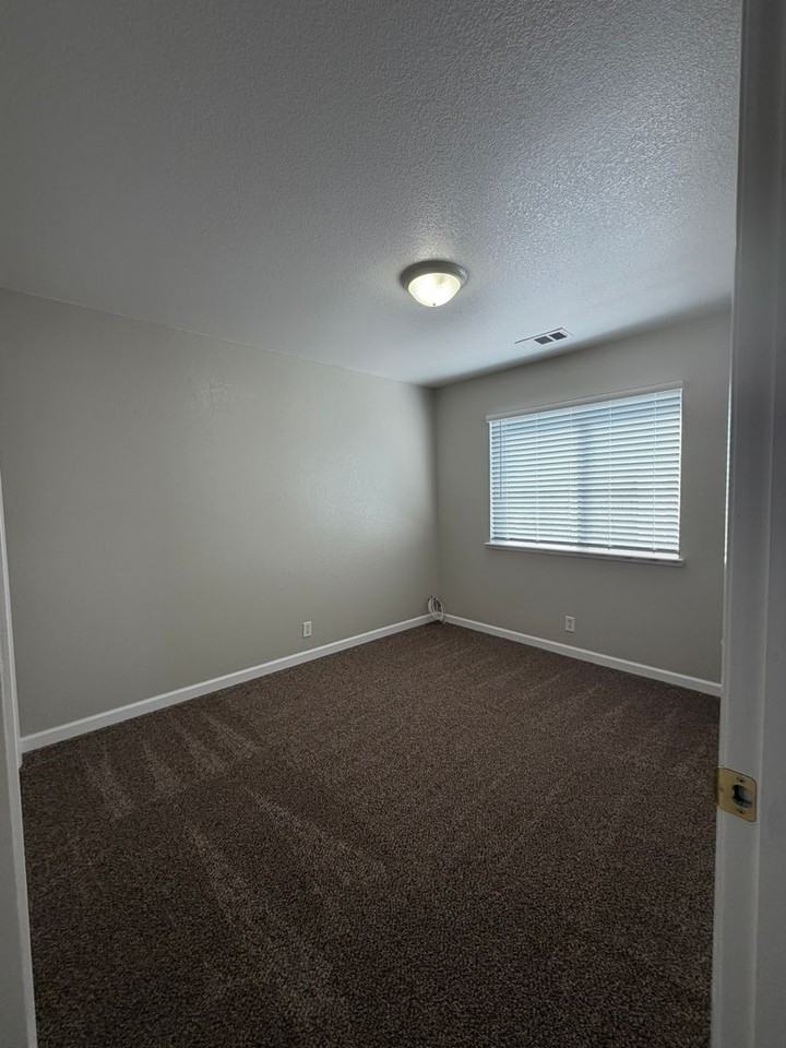 945 La Dawna St - Photo 6 of 13