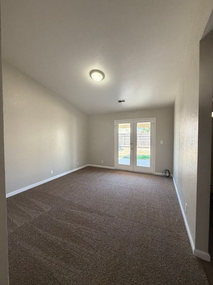 945 La Dawna St - Photo 7 of 13
