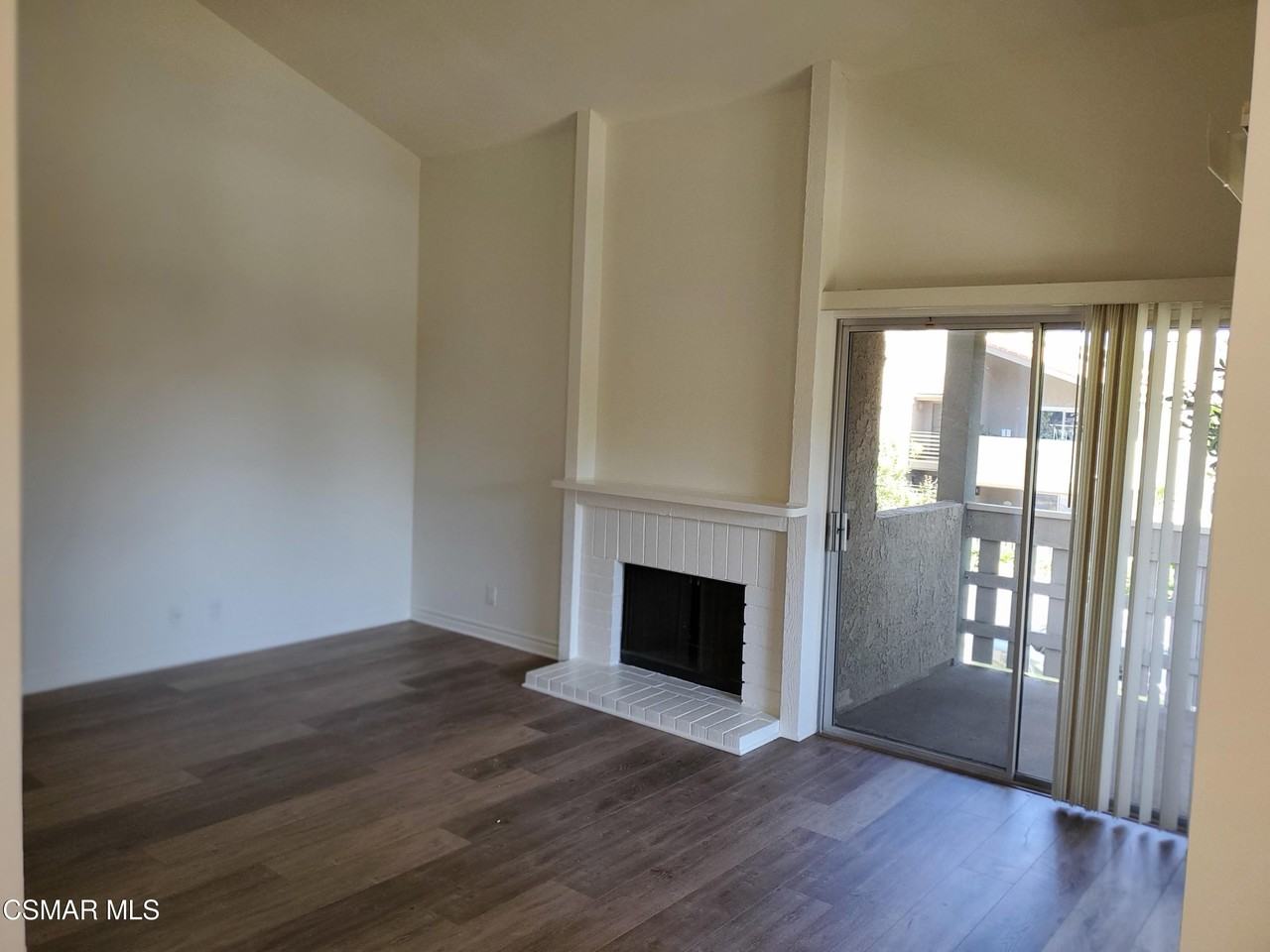 427 Arbor Lane Ct #206 - Photo 2 of 7