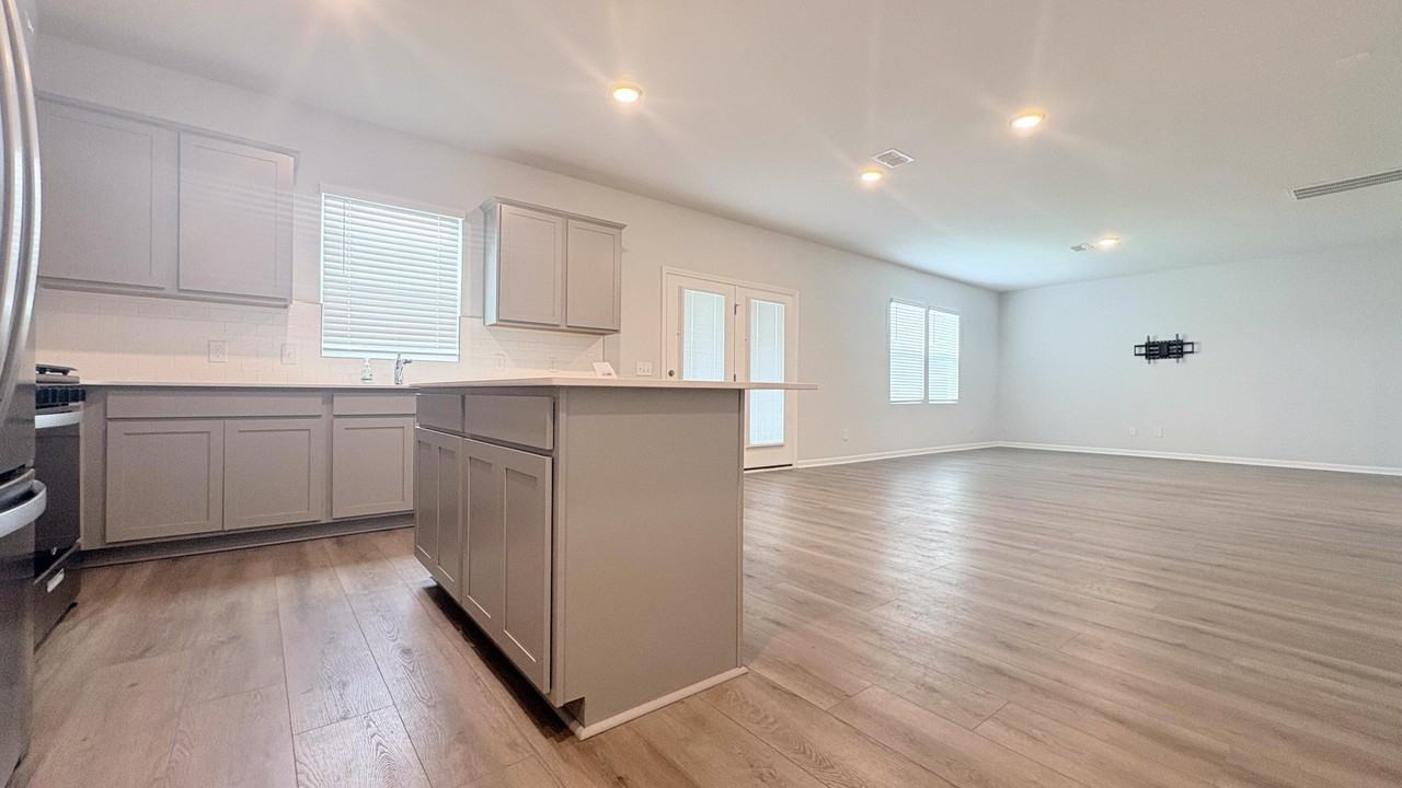 222 W Bradford Pointe Dr - Photo 5 of 22