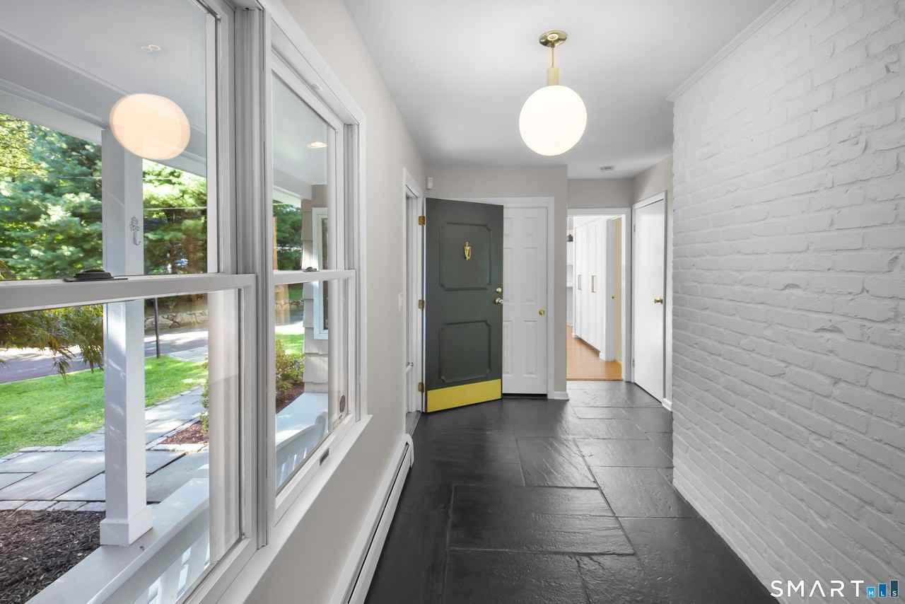 59 Colony Rd - Photo 3 of 28