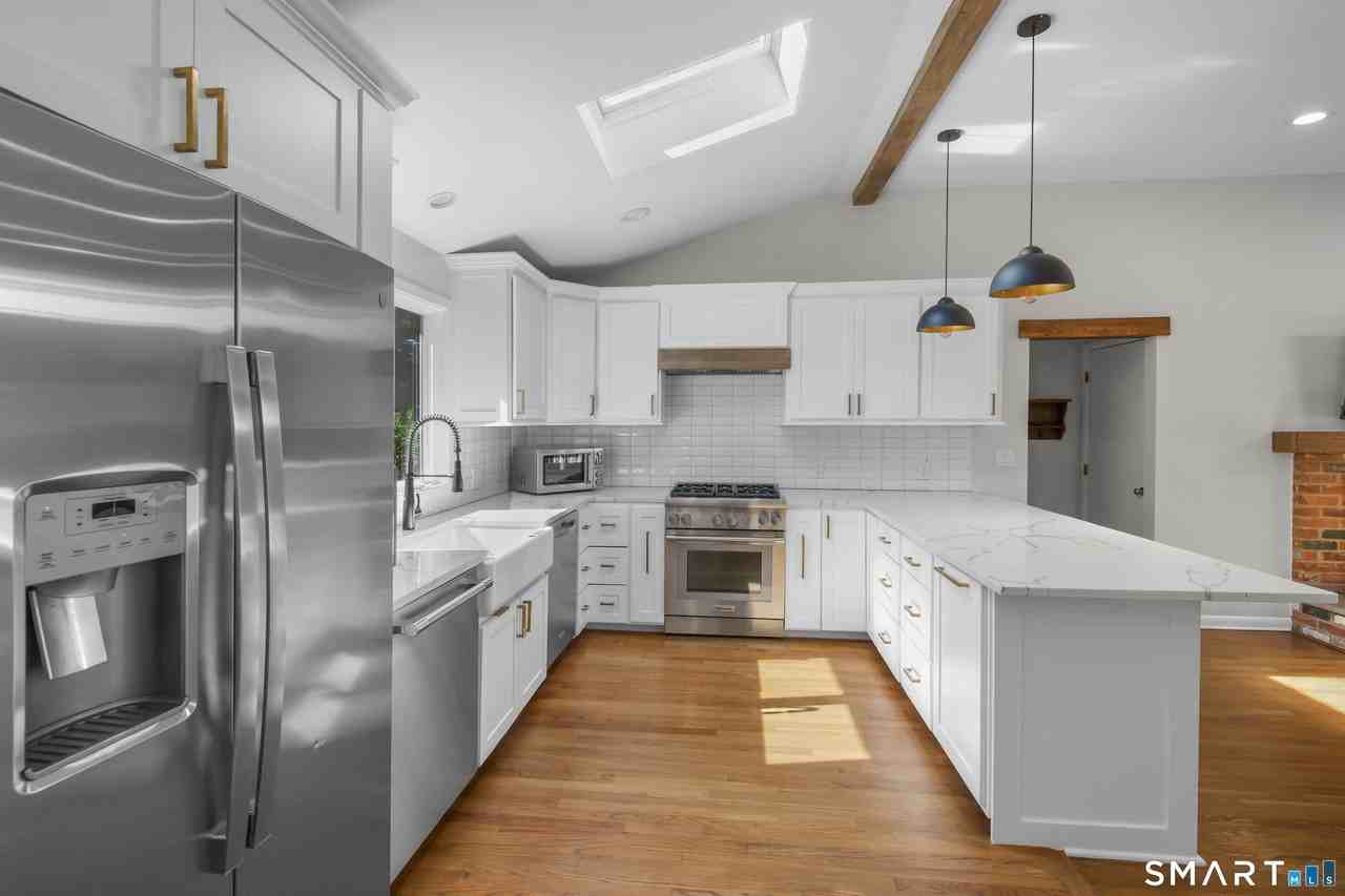 59 Colony Rd - Photo 4 of 28