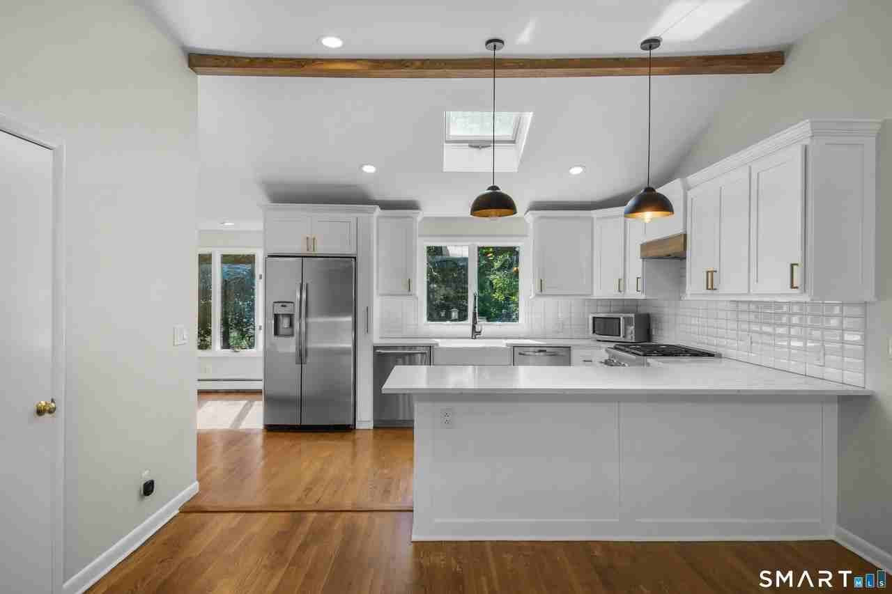 59 Colony Rd - Photo 5 of 28
