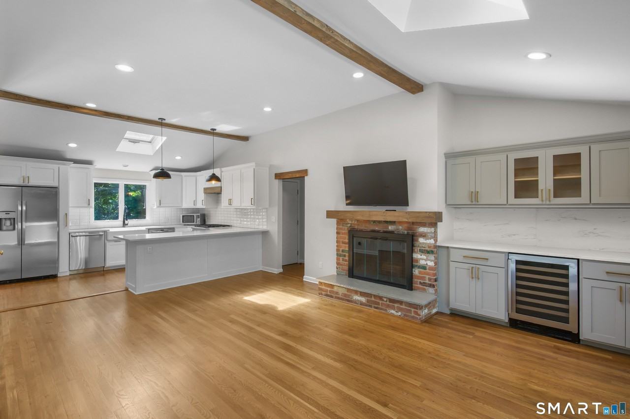 59 Colony Rd - Photo 6 of 28