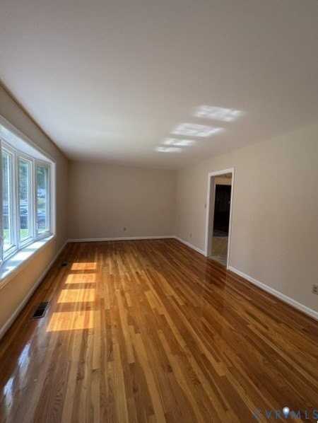 3215 Norfolk St - Photo 5 of 33