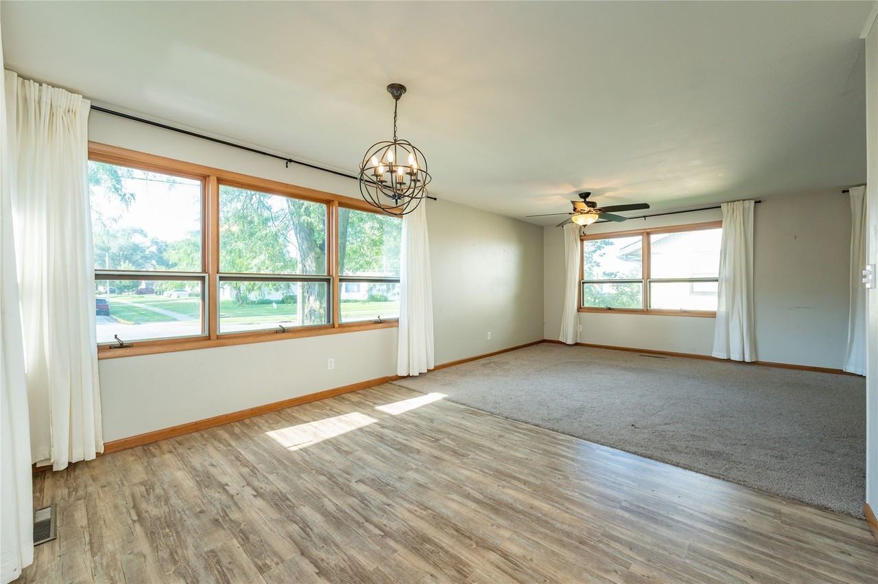 435 24th St - Photo 3 of 20