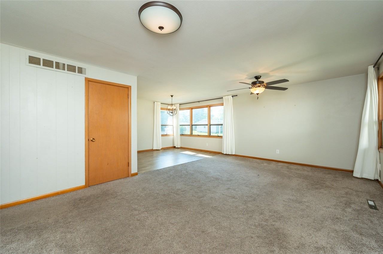 435 24th St - Photo 5 of 20