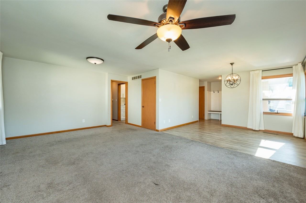 435 24th St - Photo 6 of 20