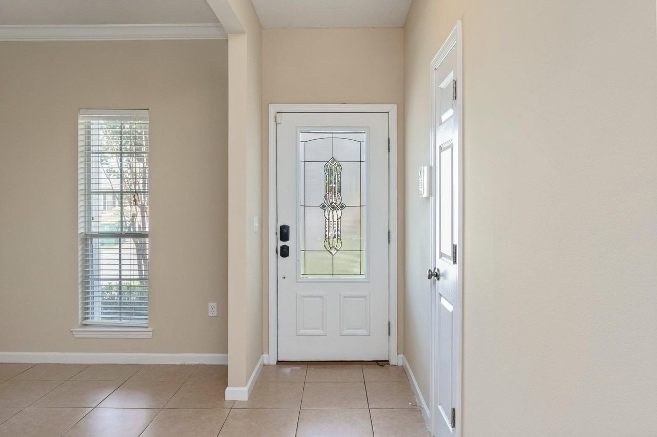 2253 Lewis St - Photo 3 of 43