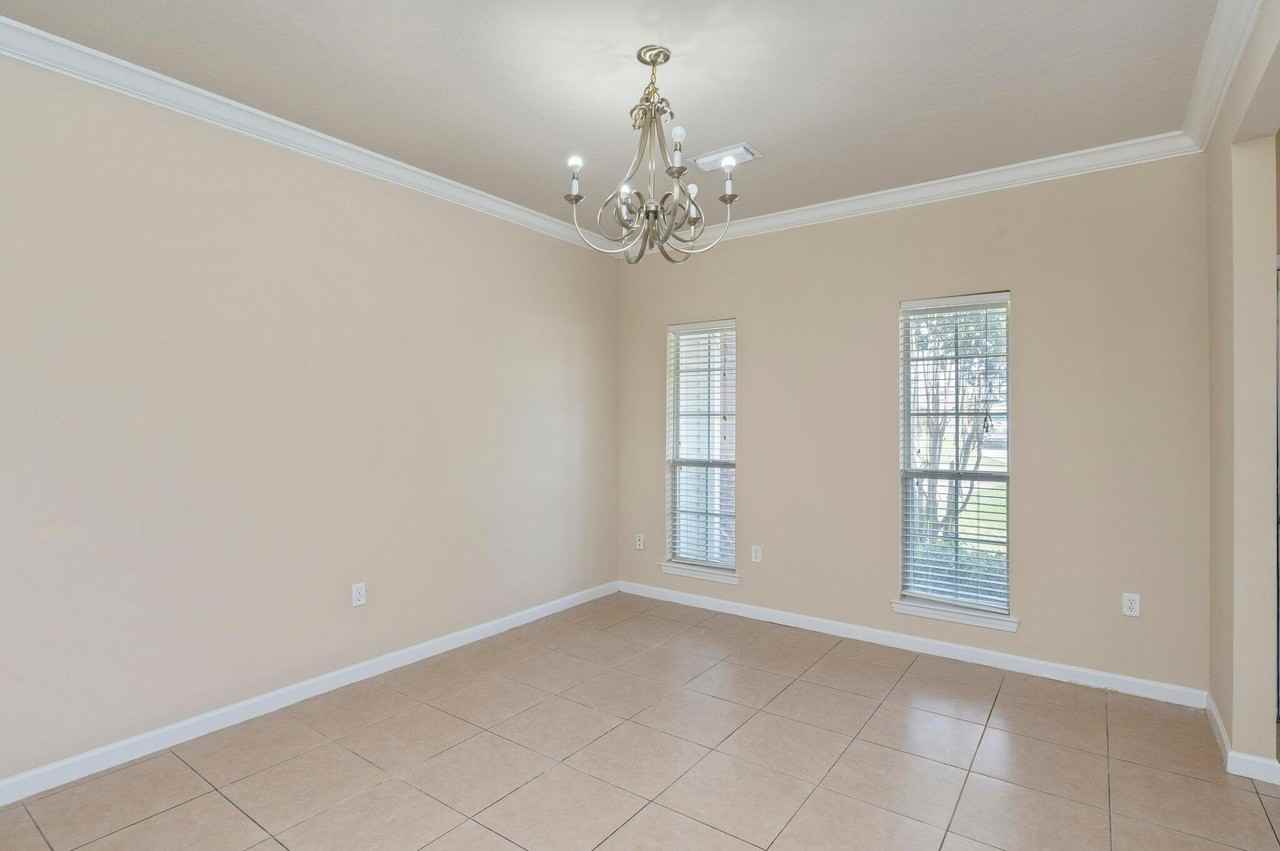 2253 Lewis St - Photo 4 of 43