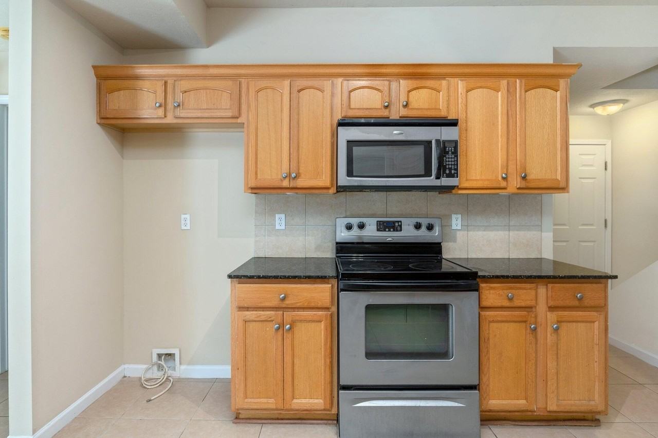 2253 Lewis St - Photo 7 of 43