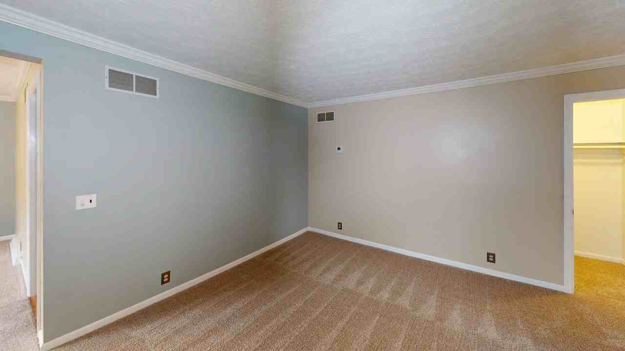 5240 Old Oxford Ln - Photo 6 of 40