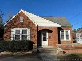 featured image of 1705 N Pine St
