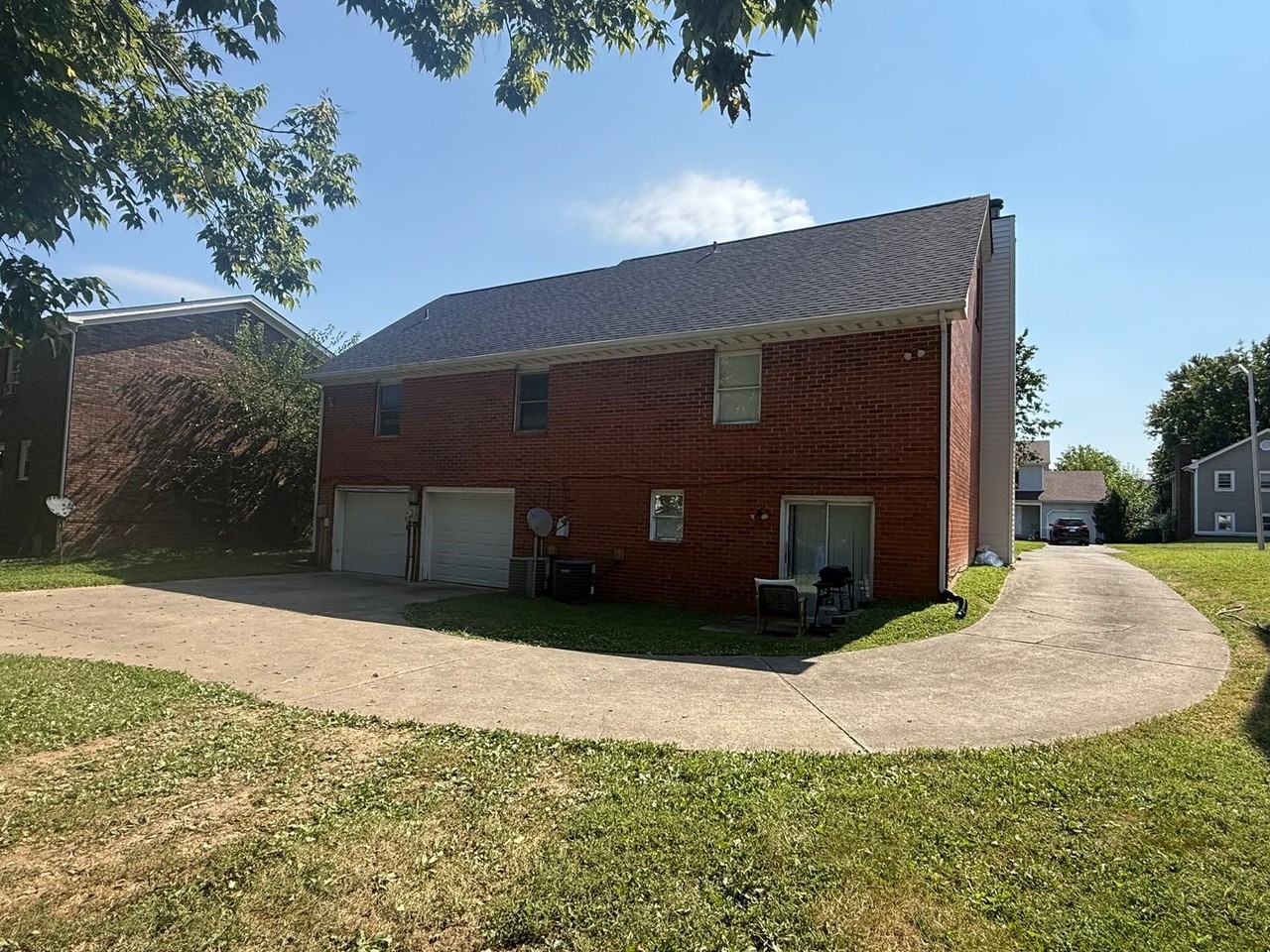 449 Woodview Dr - Photo 2 of 18