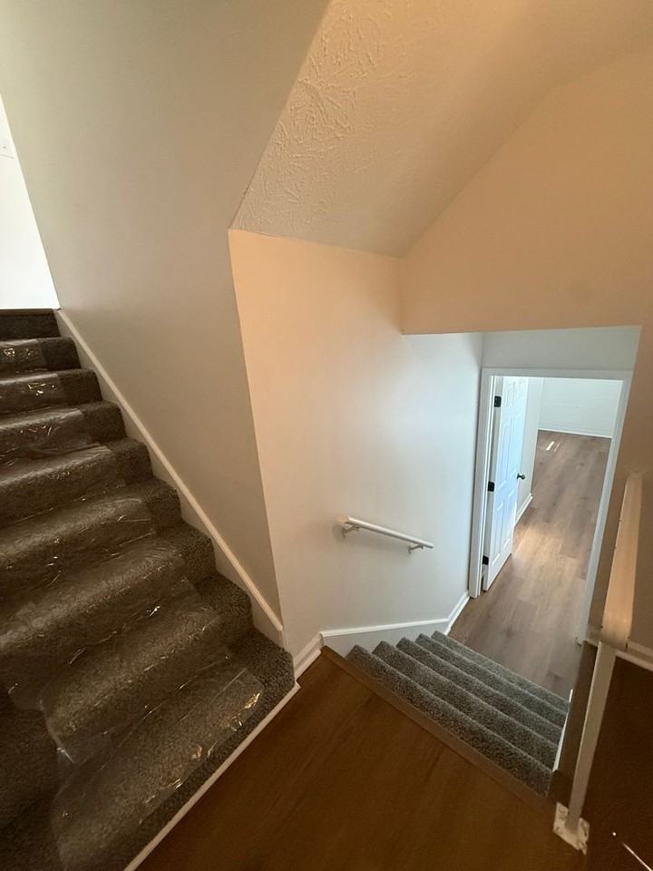 449 Woodview Dr - Photo 5 of 18