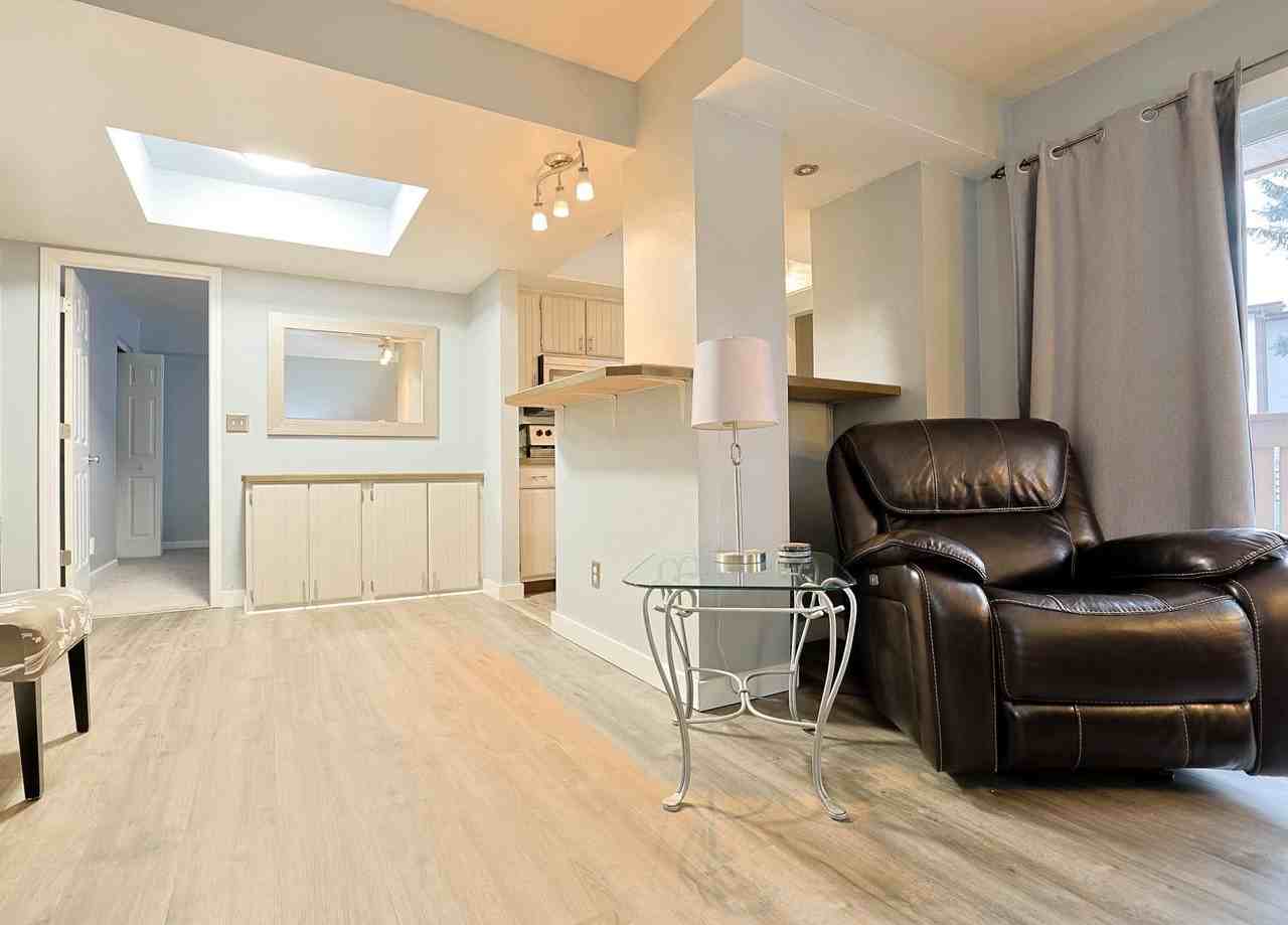 7302 Huntsmen Cir - Photo 3 of 9