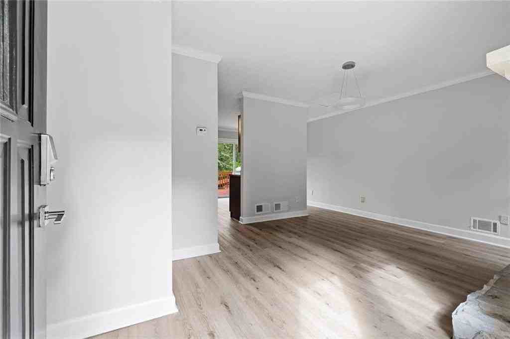 3262 Summer Wood Cir - Photo 2 of 27