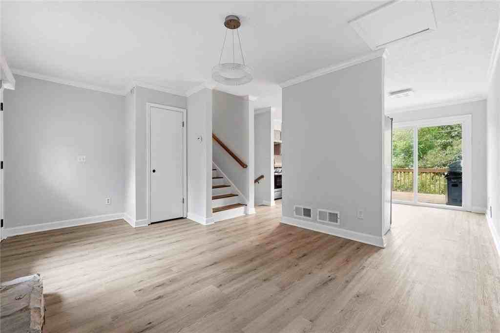 3262 Summer Wood Cir - Photo 3 of 27