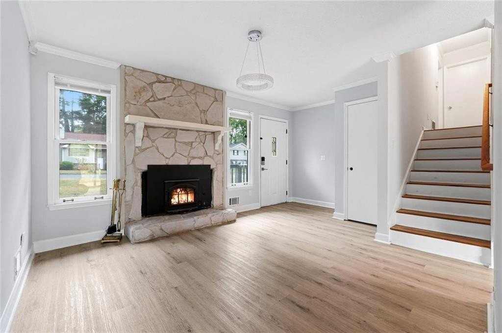 3262 Summer Wood Cir - Photo 4 of 27
