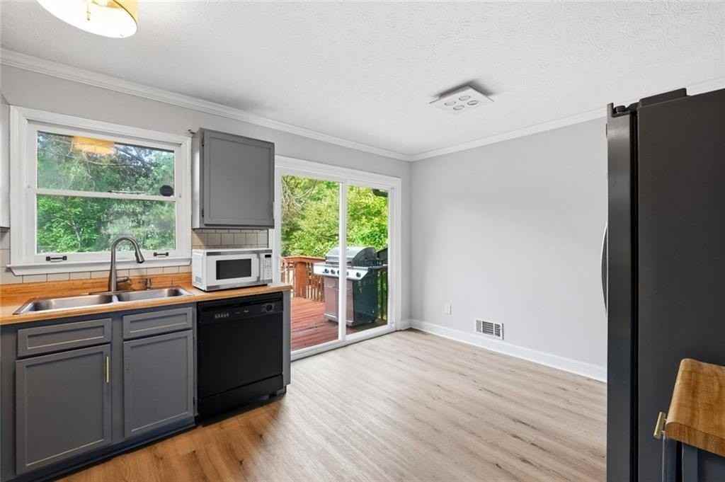 3262 Summer Wood Cir - Photo 7 of 27