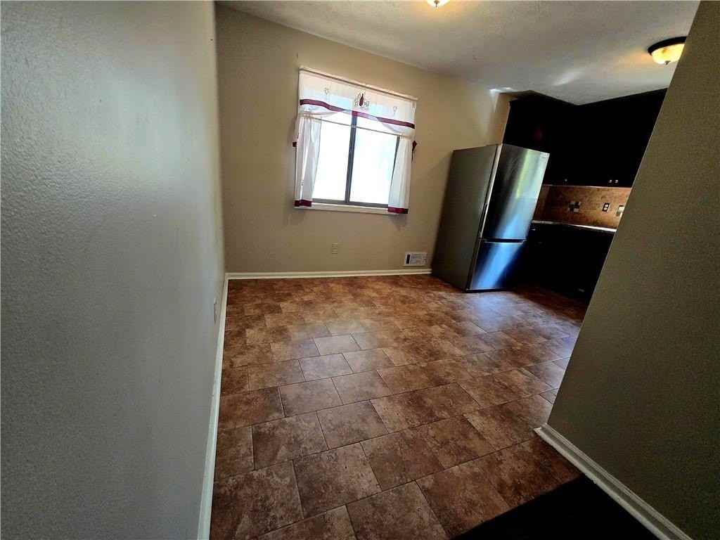 2982 Hillwood Dr - Photo 6 of 28