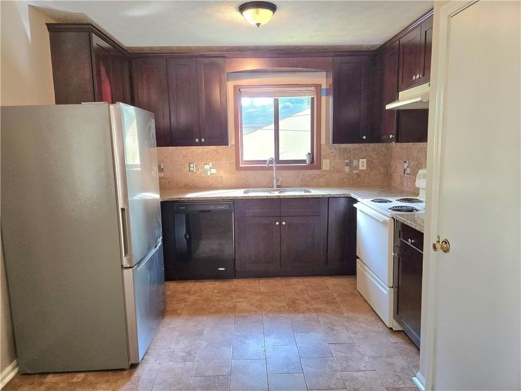 2982 Hillwood Dr - Photo 7 of 28