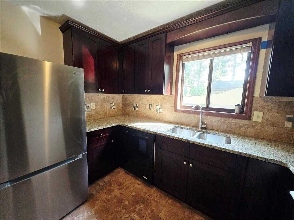 2982 Hillwood Dr - Photo 6 of 24