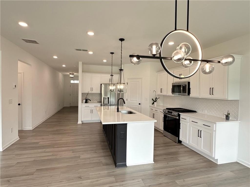 207 Foxhill Dr - Photo 5 of 32