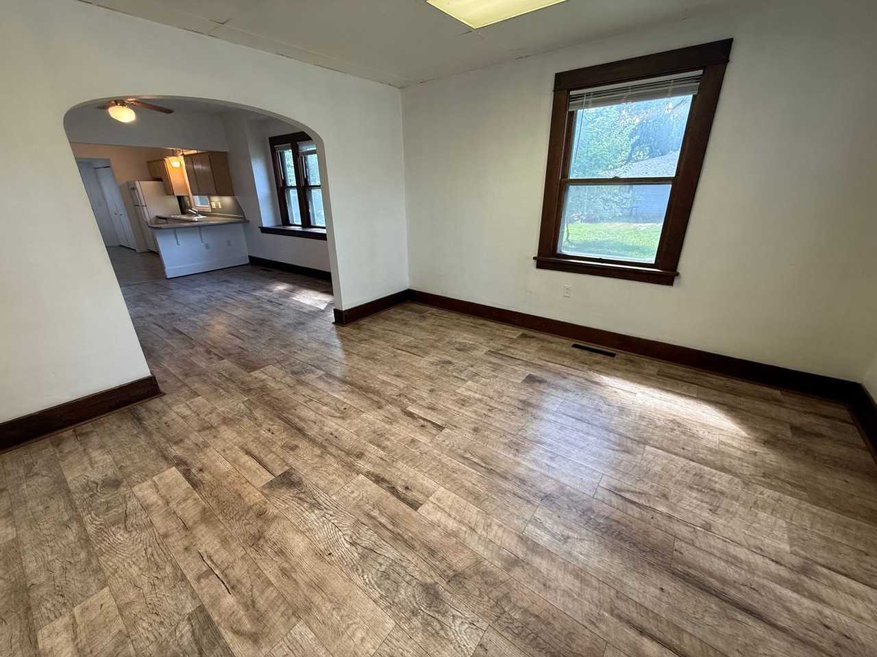 215 Jackson Ave - Photo 2 of 15