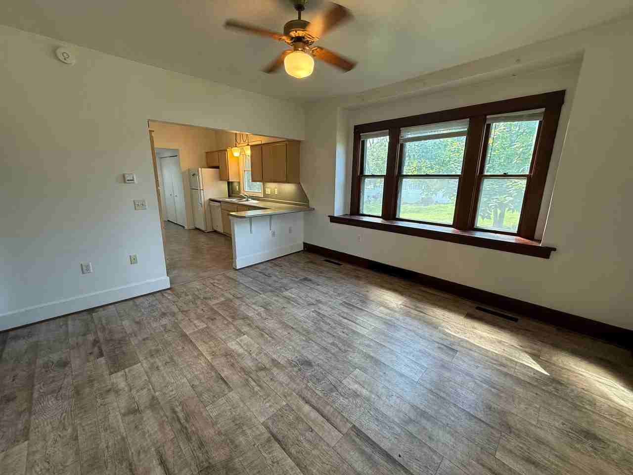 215 Jackson Ave - Photo 3 of 15