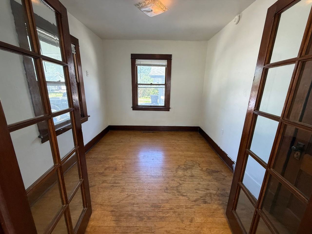215 Jackson Ave - Photo 6 of 15