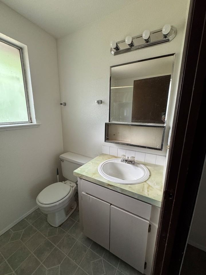 950 Sw Harrier Cir #3 - Photo 6 of 10