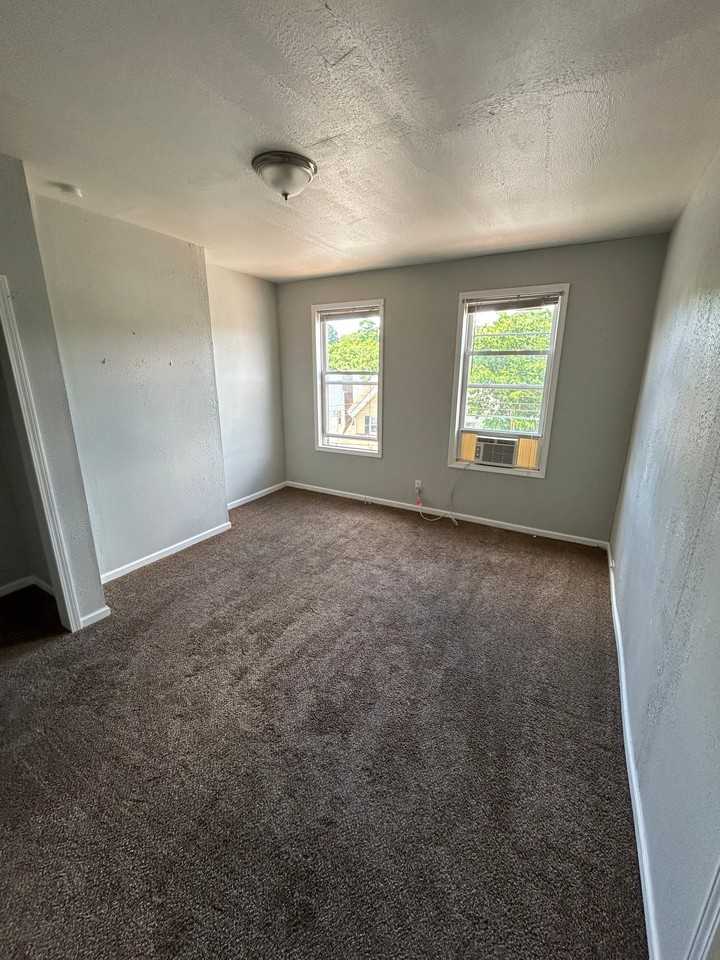 419 Grace St - Photo 6 of 16