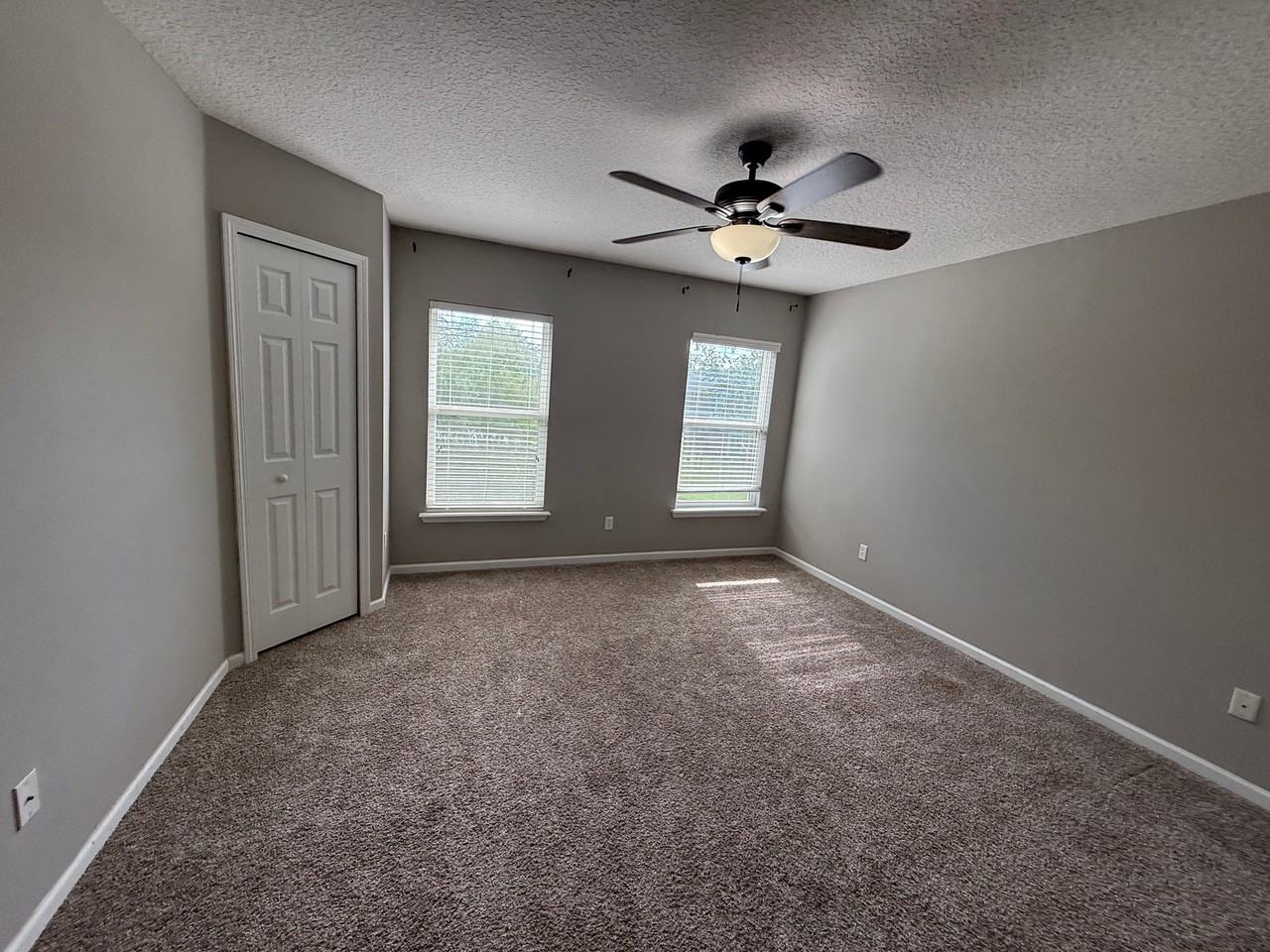 213 Leese Dr - Photo 3 of 9