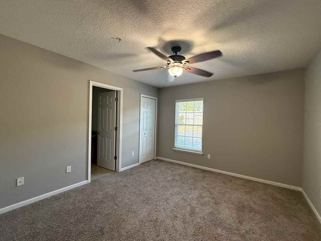 213 Leese Dr - Photo 4 of 9