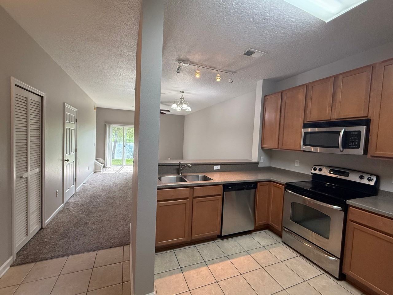 213 Leese Dr - Photo 5 of 9