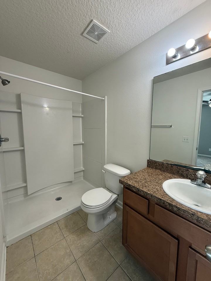 213 Leese Dr - Photo 6 of 9