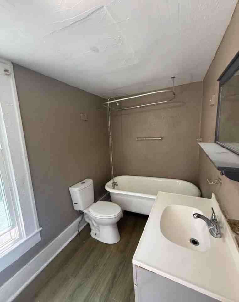 209 E Capitola Ave #B - Photo 2 of 6