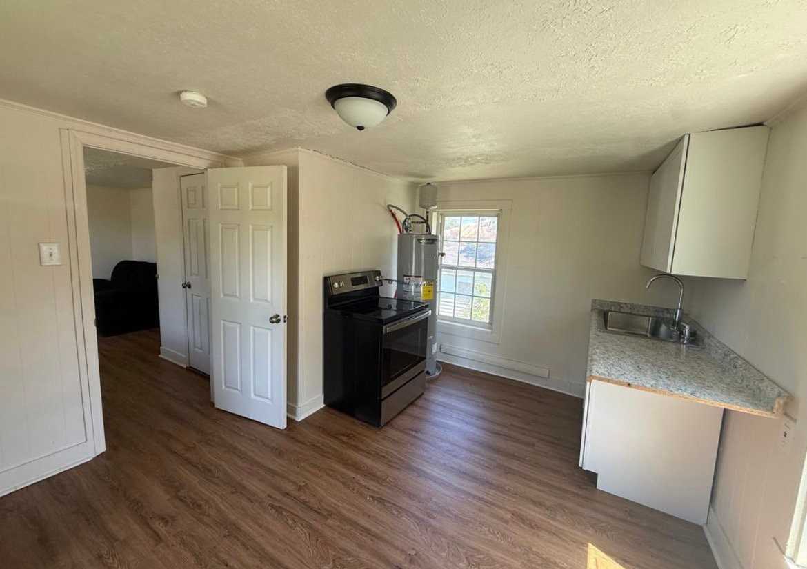 501 Fields St #B - Photo 2 of 5