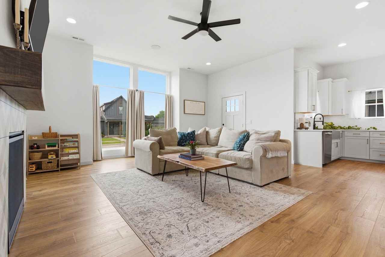 965 E Valley Trail Dr - Photo 3 of 20