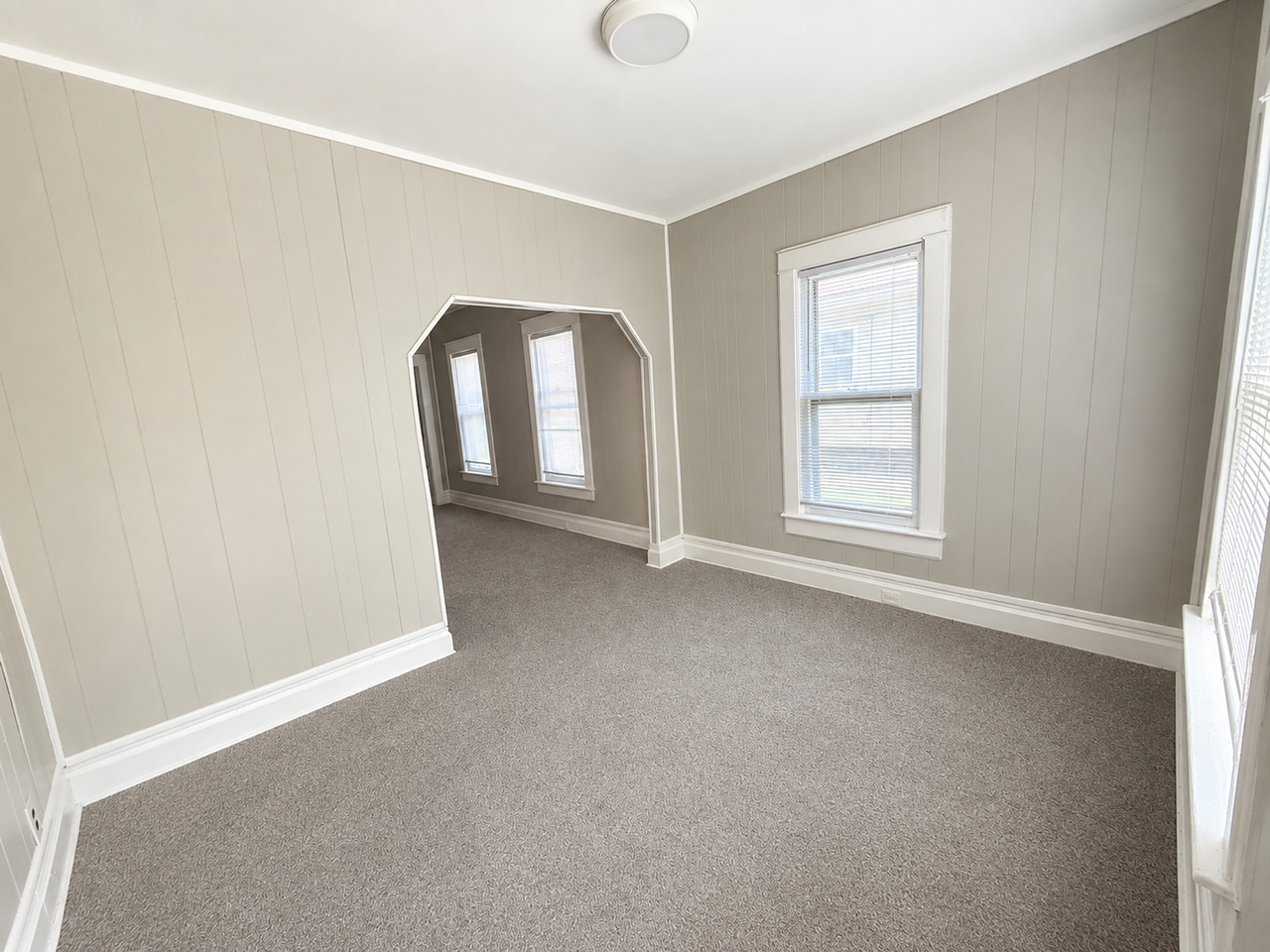 2004 Esterly Ave - Photo 2 of 8