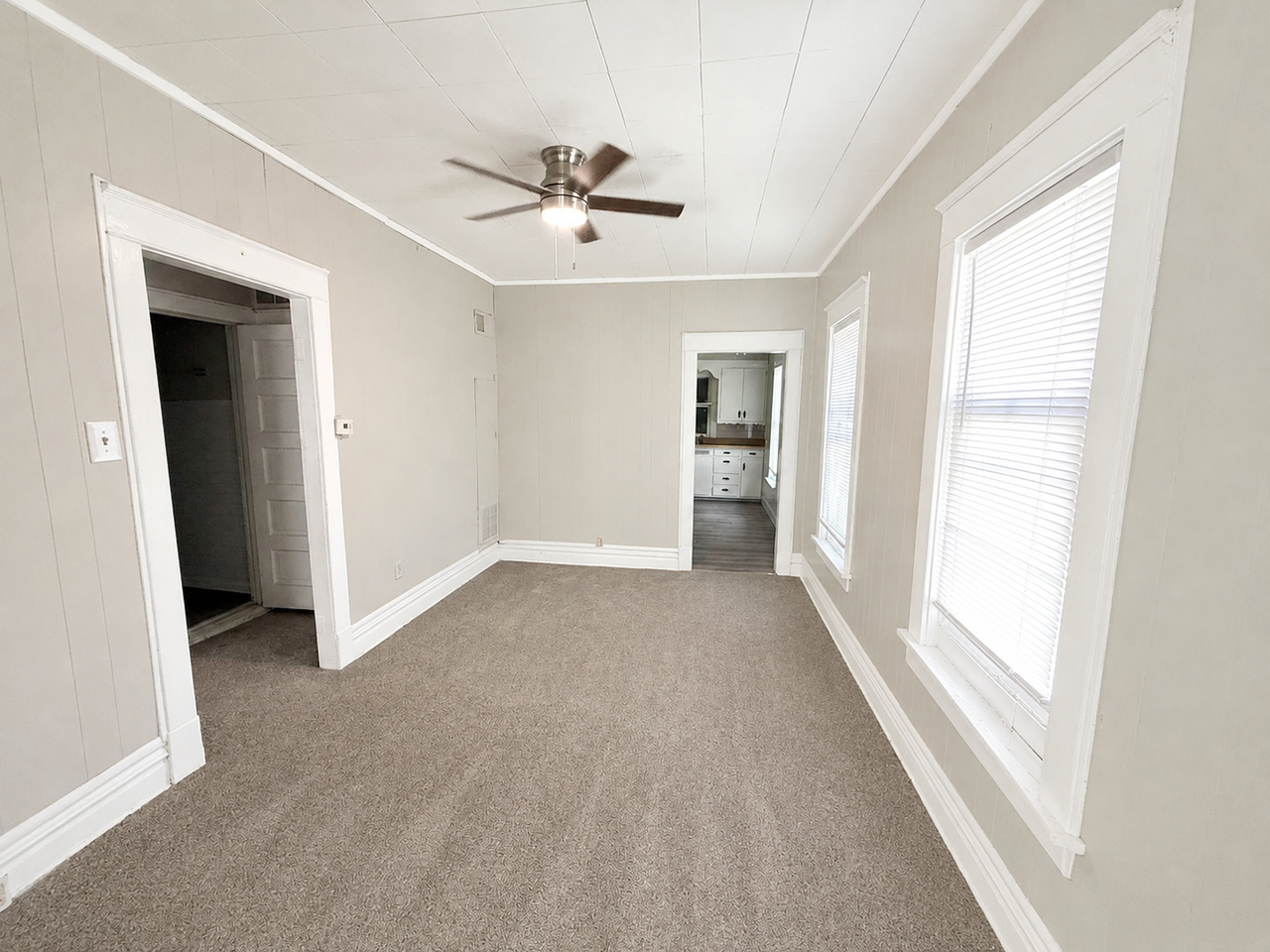 2004 Esterly Ave - Photo 4 of 8