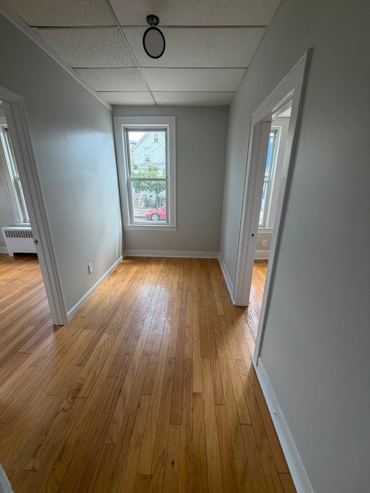 425 3rd Ave #1R - Photo 4 of 10