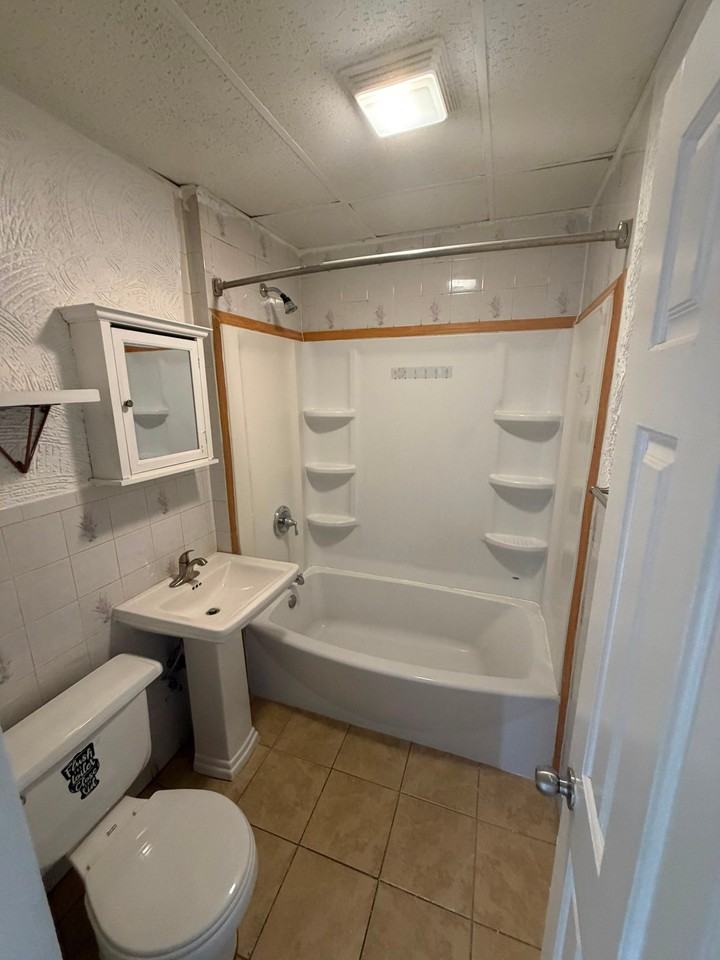 425 3rd Ave #1R - Photo 5 of 10