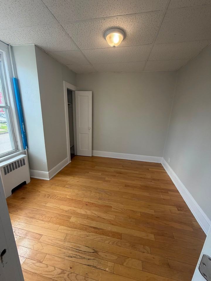 425 3rd Ave #1R - Photo 7 of 10