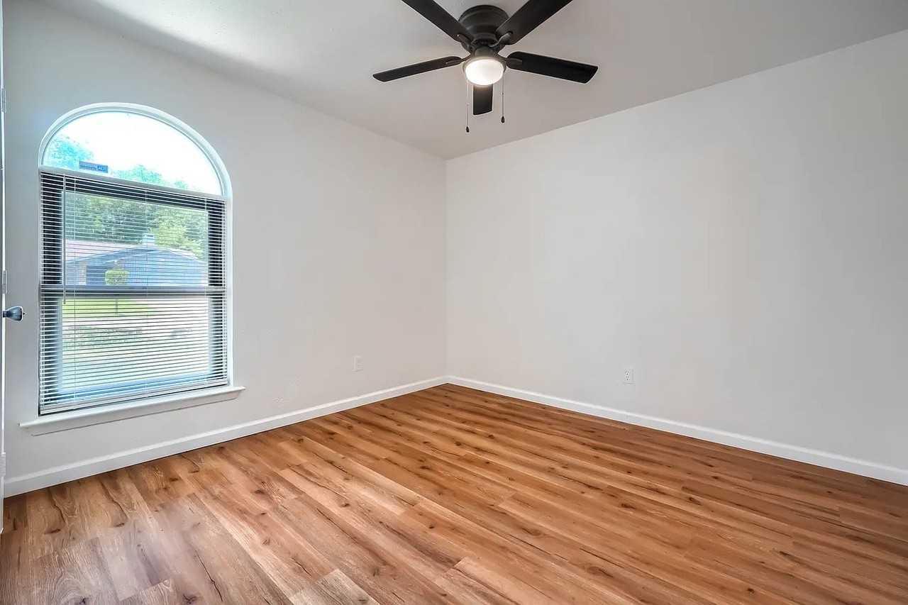 1002 Mill Run Dr - Photo 2 of 7