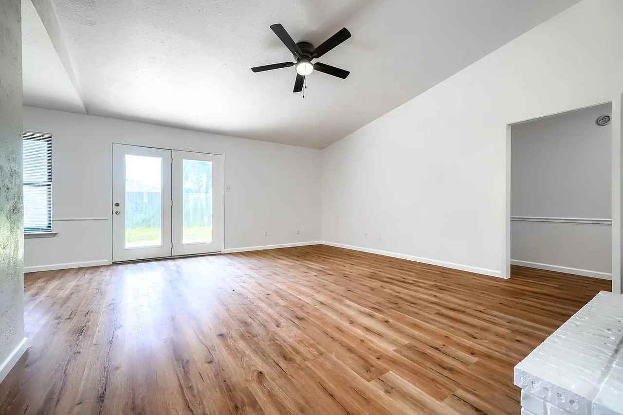 1002 Mill Run Dr - Photo 4 of 7