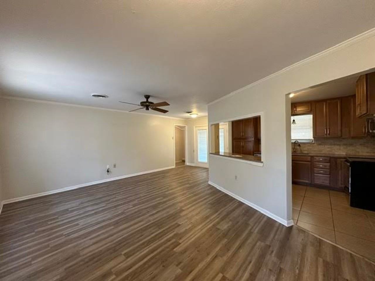 301 Sunset Blvd - Photo 3 of 23